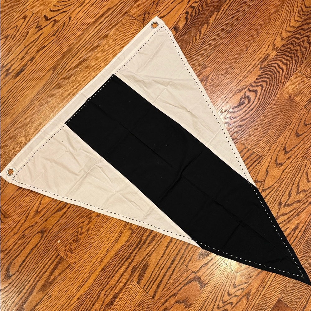 NWOT Pottery Barn Kids Large Nautical 3rd Signal Pennant Flag Navy White Grommet